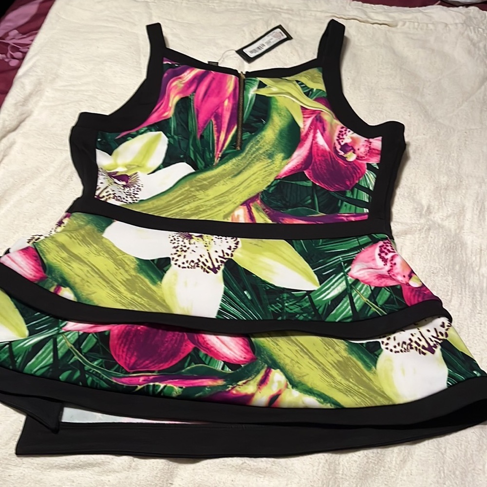 New Worthington Floral blouse, size Large.